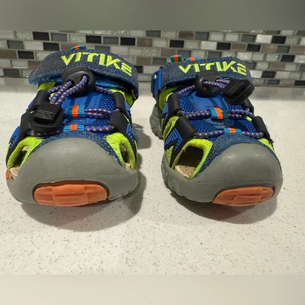 Bundle of 2 items /Kids Outdoor Sandals/Black & Blue and Green/boy size 6
